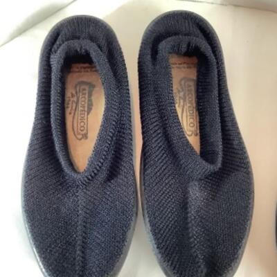 P - 481. Designer Shoe Lot Size 8