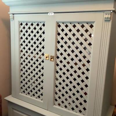 Distressed Shabby Lattice Cabinet 