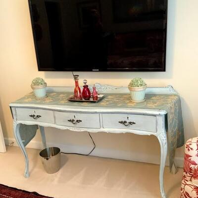 French Provincial Distressed Dressing/Console Table