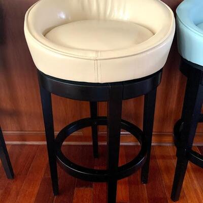 5x Swivel Counter Bar Stools