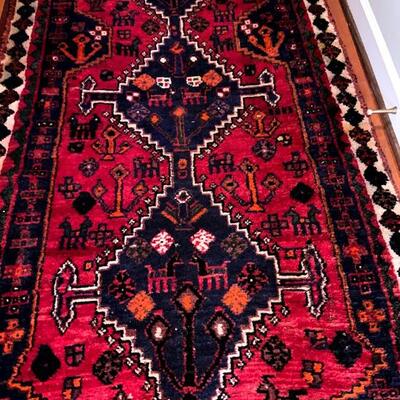 Shiraz HandKnotted Persian Rug