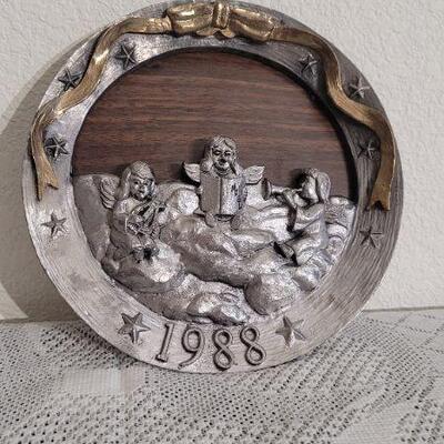 Lot 31: Vintage 1988 Michael Ricker Deco Pewter Plate