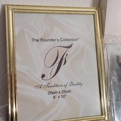 Lot 39: (2) New Photo Frames - 8x10 and 5x7