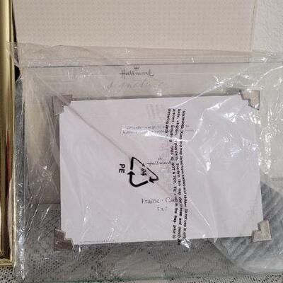 Lot 39: (2) New Photo Frames - 8x10 and 5x7