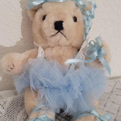 Lot 42: Pair of Vintage Nee Stuffed Animals 