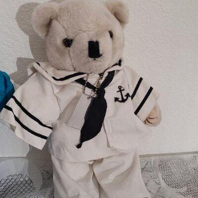 Lot 44: Vintage Pair of Stuffed Bears Deco