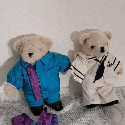 Lot 44: Vintage Pair of Stuffed Bears Deco