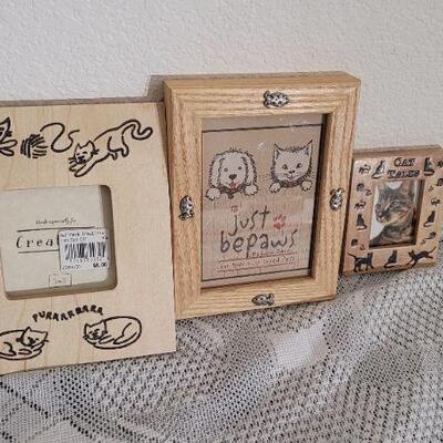 Lot 45: Cat Themed Photo Frames New