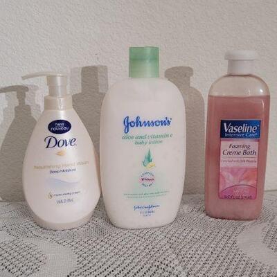 Lot 59: Assorted 80% FULL or More Bathroom Accessories 