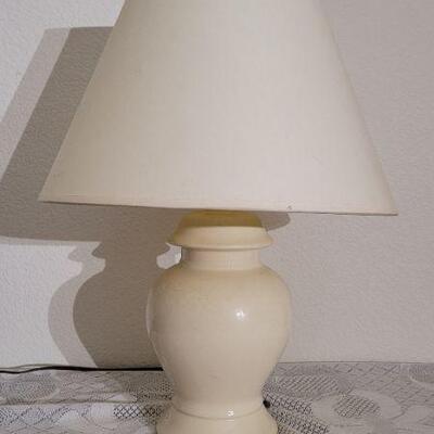 Lot 76: Vintage Table Lamp TURNS ON