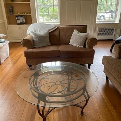 Glass round table with metal base