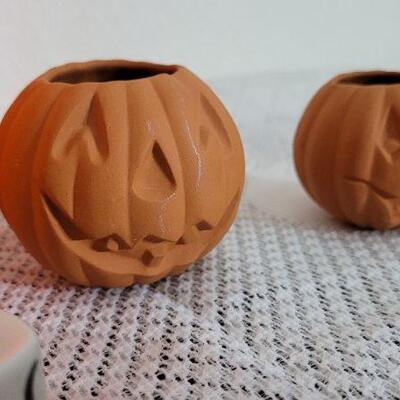 Lot 86: Assorted Halloween Collectibles 