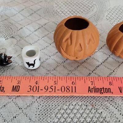 Lot 86: Assorted Halloween Collectibles 