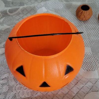 Lot 86: Assorted Halloween Collectibles 