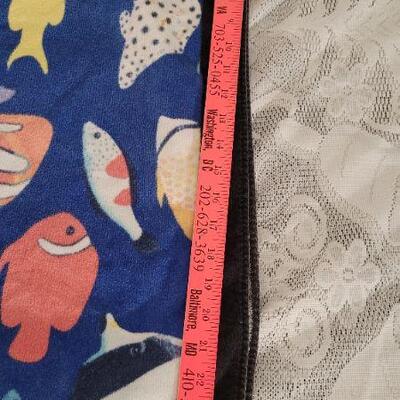 Lot 97: Vintage 1998 Beach Towel FISH Graphic 