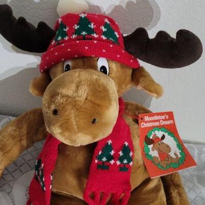 Lot 101: Vintage NEW Moostletoe's Christmas Dream Plush Collectible