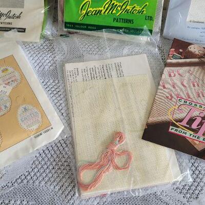 Lot 109: Vintage Assorted Craft Kits 