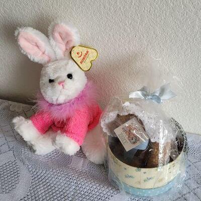 Lot 110: New Easter Collectibles 