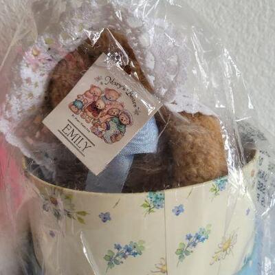 Lot 110: New Easter Collectibles 