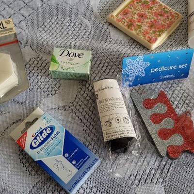 Lot 111: Assorted Bathroom Accessories Bundle 