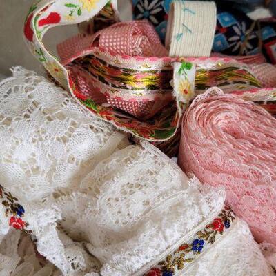 Lot 112: Assorted Vintage Trim- Lace Sewing Essentials 
