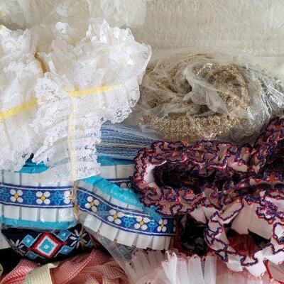 Lot 112: Assorted Vintage Trim- Lace Sewing Essentials 