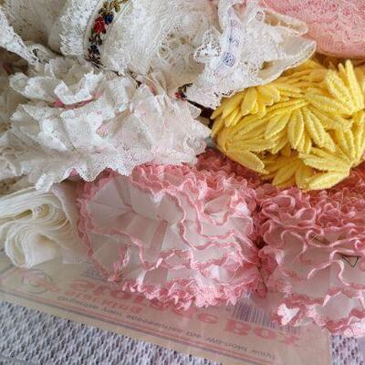 Lot 112: Assorted Vintage Trim- Lace Sewing Essentials 