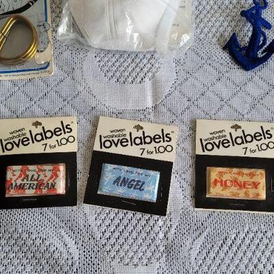 Lot 113: Assorted Vintage Sewing Essentials 