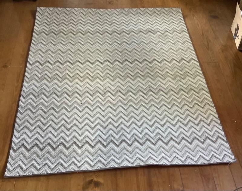 2557 Berber Style Indoor/Outdoor Area Rug | EstateSales.org