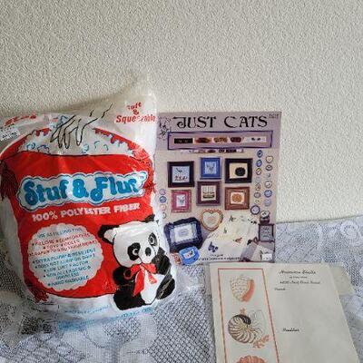 Lot 120: Arts and Craft Accessory Bundle 