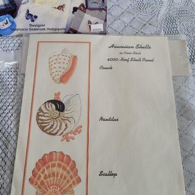 Lot 120: Arts and Craft Accessory Bundle 