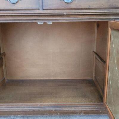 Lot 123: Vintage PENNSYLVANIA HOUSE China Cabinet 