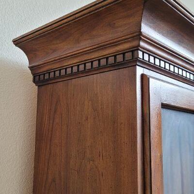 Lot 123: Vintage PENNSYLVANIA HOUSE China Cabinet 