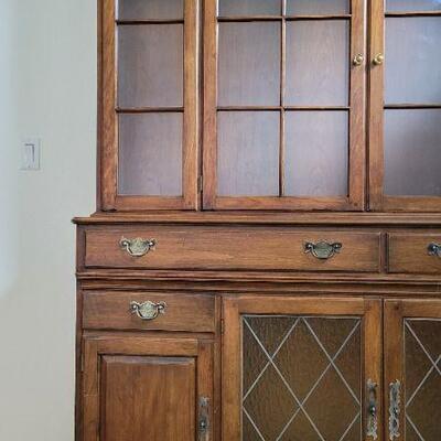Lot 123: Vintage PENNSYLVANIA HOUSE China Cabinet 