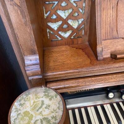 Antique Vintage Victorian Eastlake Style Geo P. Bent Crown Pump Organ