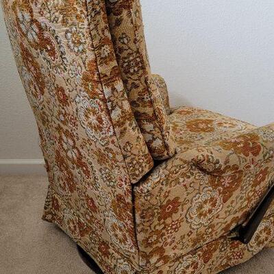 Lot 124: Vintage BARCALOUNGER Reclining Chair 