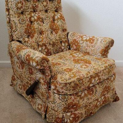 Lot 124: Vintage BARCALOUNGER Reclining Chair 