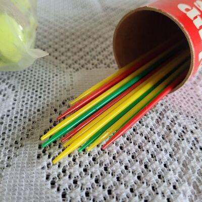 Lot 131: Vintage Games PICKUP STICKS and Chips 