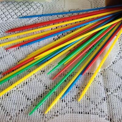 Lot 131: Vintage Games PICKUP STICKS and Chips 