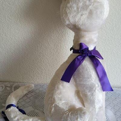 Lot 137: Vintage Stuffed Cat by DOLLCRAFT 
