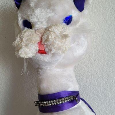 Lot 137: Vintage Stuffed Cat by DOLLCRAFT 
