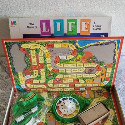 Lot 143: Vintage GAME OF LIFE Board Game
