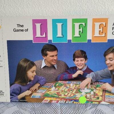 Lot 143: Vintage GAME OF LIFE Board Game