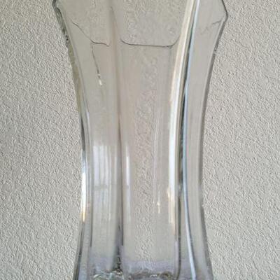 Lot 145: Vintage Glass Flower Vase 