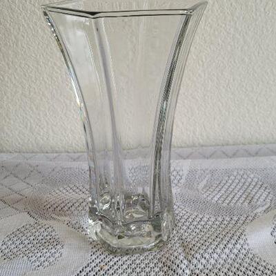 Lot 145: Vintage Glass Flower Vase 