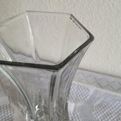 Lot 145: Vintage Glass Flower Vase 