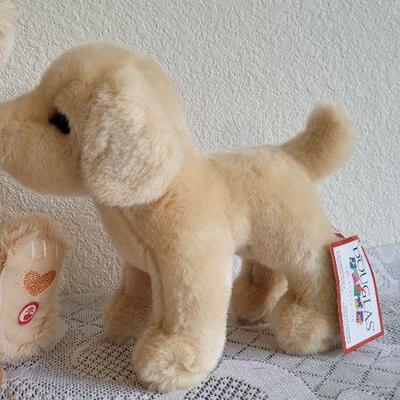 Lot 152: New HALLMARK and DOUGLAS Plush Animals 