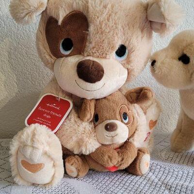 Lot 152: New HALLMARK and DOUGLAS Plush Animals 