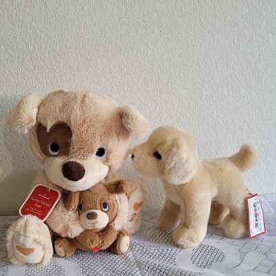 Lot 152: New HALLMARK and DOUGLAS Plush Animals 