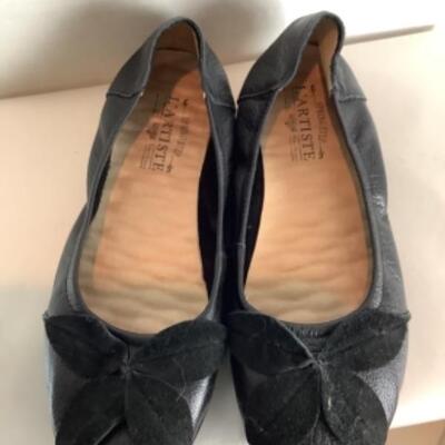 P - 482 Designer Shoe Lot ( 2 pr ) Size 7